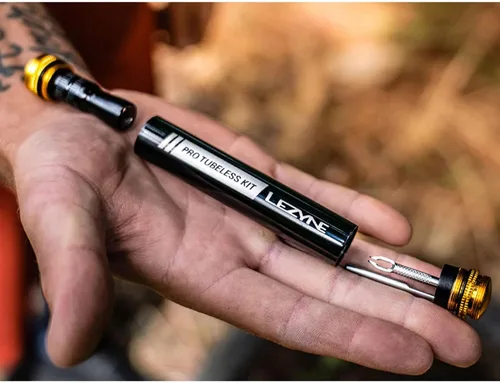 Miniatura 6 de LEZYNE Kit Pro Tubeless Sistema portátil de reparación de neumáticos de bicicleta todo en uno con cuerpo de aluminio, tapones para neumáticos