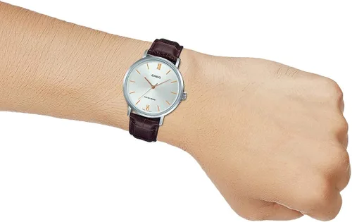 Miniatura 6 de Casio MTP-VT01L-7B2 - Reloj analógico para hombre con esfera plateada y correa de piel marrón