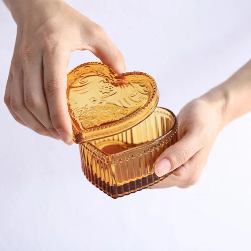Miniatura 3 de Gaolinci Caja de almacenamiento de vidrio de cristal en forma de corazón con relieve Caja de joyería Caja de dulces con tapa - Ámbar