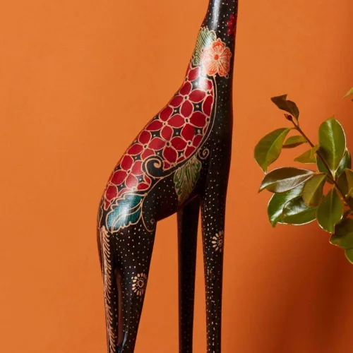 Miniatura 3 de Estatua de jirafa de batik alta