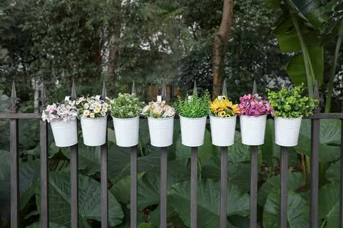 Miniatura 4 de Dahey 10 macetas colgantes de metal y hierro para barandilla, balcón, jardín, decoración del hogar, soportes para flores con ganchos desmontables