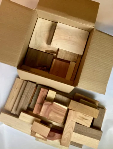 Miniatura 6 de Cajas de tablas de desechos sobrantes.