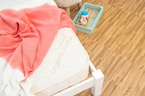 Miniatura 4 de Naturepedic Colchón orgánico 2 en 1 para niños, colchón nido individual con parte superior acolchada y capa impermeable, firme para niños
