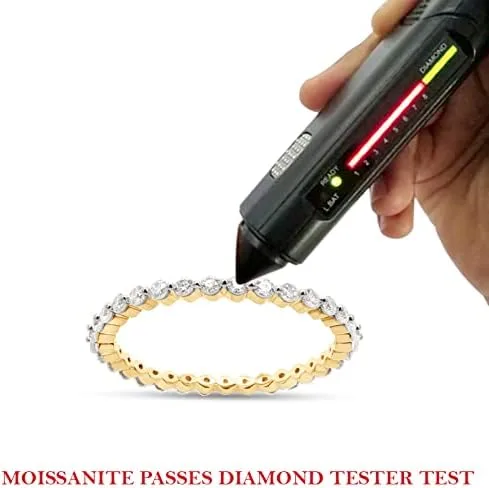 Miniatura 7 de SAVEARTH DIAMONDS Anillo de compromiso apilable de 12 ct t.w de diamante de moissanita de eternidad completa y de corte redondo en oro de 14