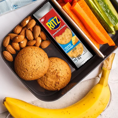 Miniatura 5 de Ritz Snackwich Crackers Sabor de queso (8 x 1.34 oz) 304 g/10.7 oz {Importado de Canadá}
