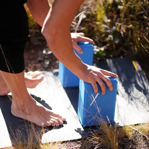 Miniatura 4 de Hugger Mugger Bloque de yoga de espuma de 4 pulgadas, fuerte y estable, bordes biselados para mayor comodidad, tamaño de bloque más favorito, ayuda