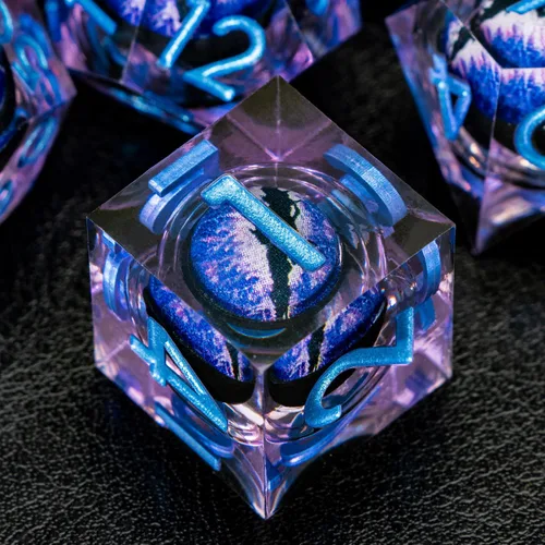 Miniatura 12 de Dragon Eye - Dados DND de núcleo líquido con caja, juego de dados poliédricos de borde afilado verde y azul de resina hechos a mano transparentes D