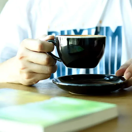 Miniatura 7 de Yesland Paquete de 2 tazas y platillo de café de cerámica de 8.5 onzas, tazas de capuchino negro brillante para cafetería y barista, perfectas