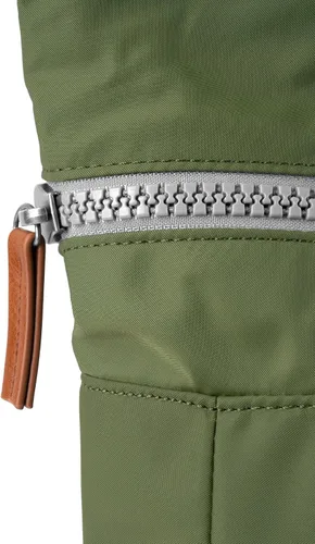 Miniatura 5 de ORI LONDON Mochila Rolltop para hombre y mujer - Mochila de viaje mediana de nailon para portátil y accesorios - The Canfield, Palta, Mediana