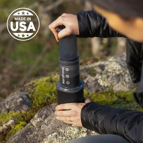 Miniatura 7 de AeroPress Go, Kit Extra Pequeño de Cafetera Portátil, para Viaje, Senderismo y Camping, Prensa Francesa Todo en Uno, Vertidor y Cafetera Manual Gris