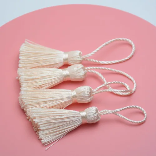 Miniatura 2 de Makhry 20 mini borlas de hilo sedoso hechas a mano de 4.3 pulgadas con lazo de cordón de 2 pulgadas y pequeño nudo chino para aretes, recuerdo