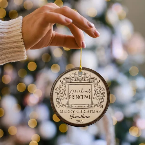 Miniatura 5 de Adorno de cerámica personalizado de asistente principal, adornos de Navidad del mejor asistente del mundo, texto personalizado, año y nombre de Papá