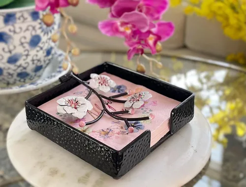 Miniatura 10 de Servilletero cuadrado plano plateado con flores de orquídeas doradas y cristales sintéticos Brazo pesado con bisagras de metal con bisagras