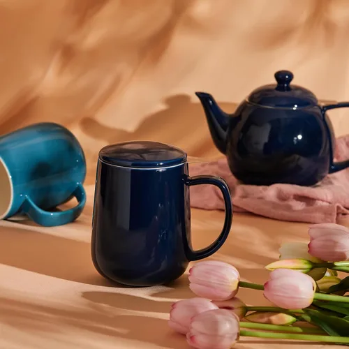 Miniatura 3 de Sweese Taza de té de porcelana de 20 onzas con infusor y tapa, taza de té grande para té suelto, apta para microondas y lavavajillas, aislada, Azul