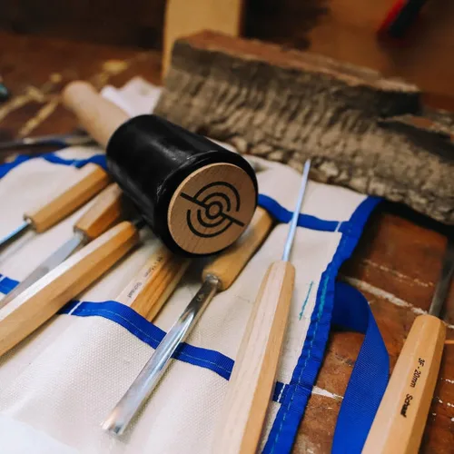 Miniatura 8 de Mazo de tallado de madera de precisión de 15 onzas para carpintería, cómodo mango de madera que reduce la fatiga de la mano, cabeza de uretano que
