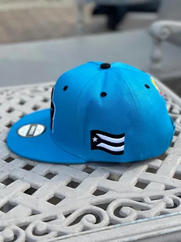 Miniatura 4 de Gorra Snapback con visera plana bordada en 3D PR con bandera de Puerto Rico