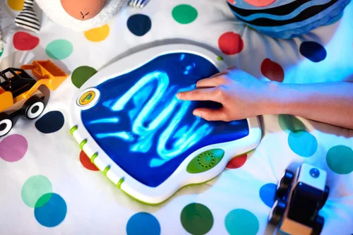 Miniatura 8 de Crayola Luces táctiles para niños, garabatos musicales y tablero sensorial, juguetes sensoriales para niños pequeños, pintura de dedos sin ensuciar