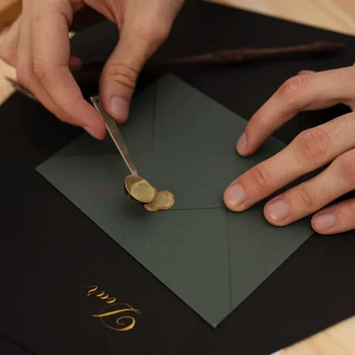 Miniatura 5 de 500 piezas de cuentas de cera octogonales para sellos de cera de bronce con 4 velas de té y 1 cuchara para derretir cera para manualidades, cartas
