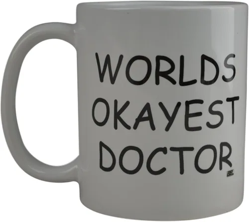 Rogue River Tactical Divertida taza de café Wolds Okayest Doctor Novedosa Taza Gran idea de regalo para la oficina Gag White Elephant Humor Dr