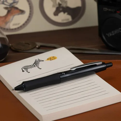 Miniatura 4 de PILOT Dr. Grip FullBlack Bolígrafo recargable y retráctil, punta media, tinta negra, paquete de 3 (14634), ideal para la escuela, diario y escritura