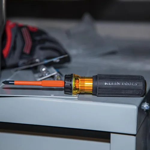 Miniatura 5 de Klein Tools 32287 Destornillador aislante, juego de destornilladores 2 en 1 con hoja abatible, puntas cuadradas #1 y #2, hojas de doble punta
