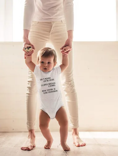 Miniatura 9 de CBTwear Did 9 Month, Escaped Through a Tunnel, Serving 18 Years Baby Body Unisex Comfy Humor