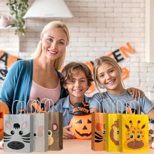 Miniatura 5 de kulusion Paquete de 18 bolsas de dulces de animales de safari para fiesta de cumpleaños con asas, suministros de fiesta temática de selva, bolsas