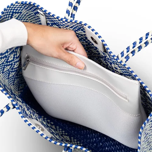 Miniatura 4 de Mixte Bolso tote tejido, bolso de playa beige y azul marino, bolso de plástico reciclado ecológico, resistente al agua, hecho a mano por artesanos