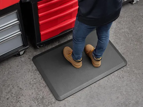 Miniatura 5 de WeatherTech ComfortMat, 24 x 36 pulgadas Antifatiga Comfort Mat, patrón de fibra de carbono, marrón Beige Bronceado