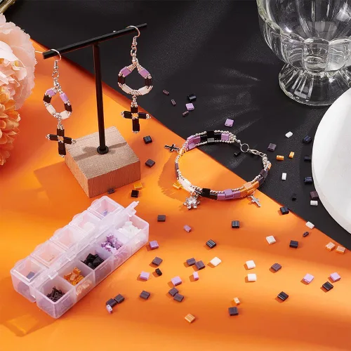 Miniatura 5 de NBEADS Kit de 500 piezas de cuentas para hacer pulseras de Halloween, incluye cuentas rectangulares de vidrio con dos agujeros, agujas grandes