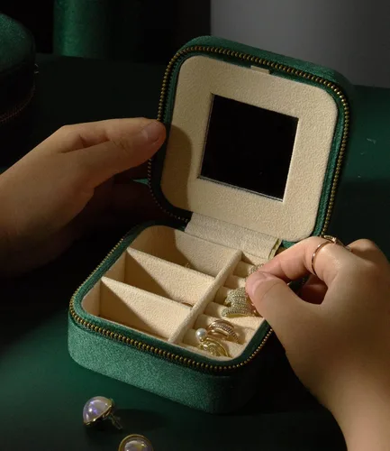 Miniatura 9 de TAIMY Joyero de viaje de terciopelo de felpa, pequeño estuche de joyería de viaje, mini cajas organizadoras de viaje portátiles para anillos
