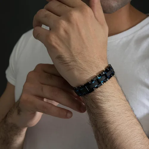 Miniatura 4 de Zillaly Pulsera de diamantes de eslabones cuadrados de acero inoxidable de dos tonos para hombre en negro y azul chapado en iones negro