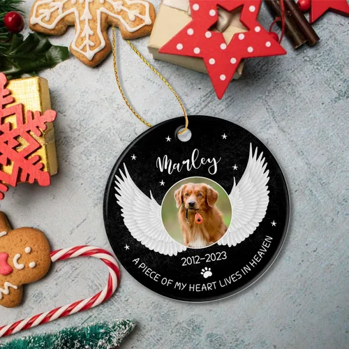 Miniatura 5 de Marco de fotos conmemorativo personalizado para mascotas, adorno de Navidad 2025, Un pedazo de mi corazón vive en el cielo, adorno de cerámica