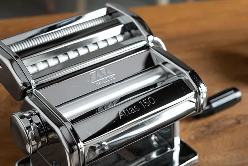 Miniatura 4 de MARCATO Atlas 150 - Máquina para pasta, fabricada en Italia, incluye cortador, manivela e instrucciones, 5.906 in, acero inoxidable y rueda