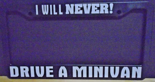 Marco de matrícula con texto en inglés "I Will Never Drive A Minivan" de 6 x 12 pulgadas, divertido para mamás, taxi, caravana, familia, niños,
