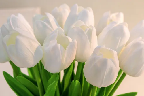 Miniatura 8 de SITUMEIZI 15 piezas de flores blancas artificiales, tulipanes artificiales de poliuretano de 14 pulgadas a granel para el hogar, cocina, Pascua