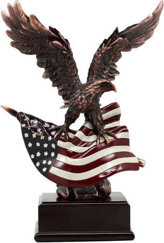 Gifts & Decor Ebros Wings of Glory - Figura patriótica de águila calva que se aferra a la bandera estadounidense, bronce galvanizado, con base,