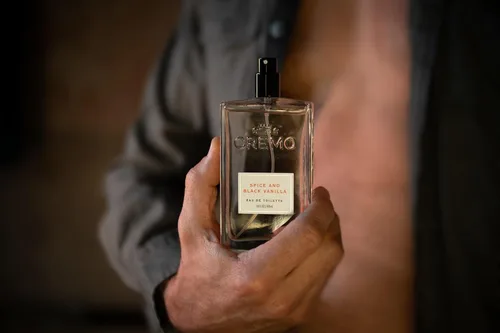 Miniatura 4 de Cremo Colonia para Hombre - Spray de Colonia de Especias y Vainilla Negra para Hombre, Una Explosión de Especias Vibrantes, Bosques Oscuros