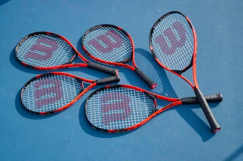 Miniatura 3 de Wilson Pro Staff Precision - Raquetas de tenis recreativas para niños/juveniles, color negro/rojo