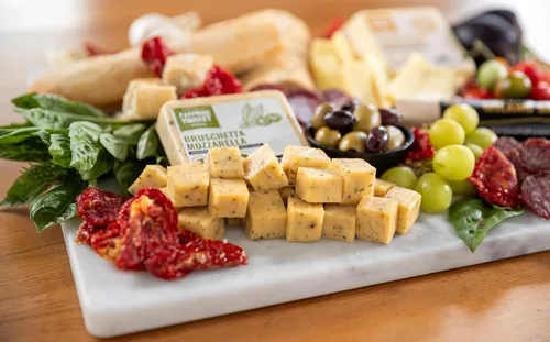 Miniatura 6 de Farmers Market Alpine Baby - Juego de regalo de queso suizo para bebé, paquete de 3 bloques de queso Wisconsin, sin gluten, apto para dieta