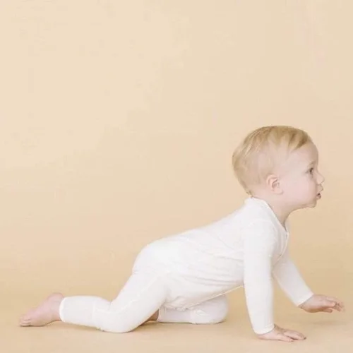 Miniatura 2 de KYTE BABY Mameluco suave unisex con cierre a presión, 97% rayón hecho de bambú, 3% elastano