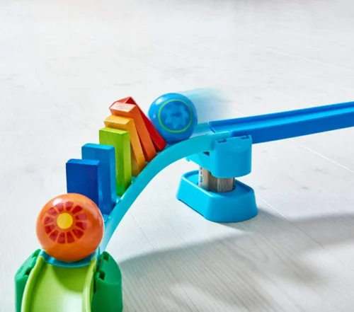 Miniatura 9 de HABA Kullerbu Kringel Domino Playset – Juego de 33 piezas de pista de bolas con dos juegos de dominó que caen – A partir de 2 años