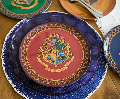 Miniatura 5 de Silver Buffalo Harry Potter Hogwarts Crest Solid Diamond Pattern Juego de 4 platos de melamina de 10 pulgadas Harry Potter Hogwarts Crest - Juego
