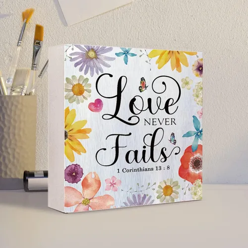 Miniatura 4 de Letrero de madera con texto en inglés "Love Never Fails" de 1 Corinthians 13:8, letrero de madera con versículo bíblico, decoración de escritorio