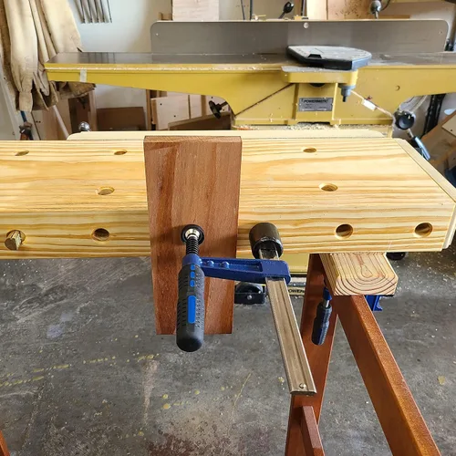 Miniatura 8 de Taytools 388091 Abrazadera vertical de ajuste rápido para superficie de banco de trabajo, sostenimiento, se adapta a agujeros de perro de 3/4