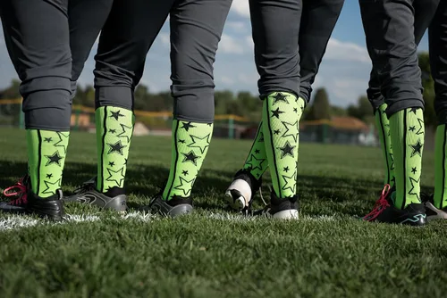 Miniatura 2 de MadSportsStuff Calcetines de sóftbol con estrellas para niñas y mujeres, calcetines altos por encima de la pantorrilla, tallas para jóvenes y adultos