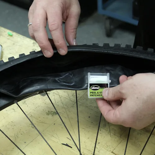 Miniatura 3 de Slime 20272 Kit de Parches Pre-Pegados Bike Skabs, para Reparación de Pinchazos de Tubos de Bicicleta, Despegar y Pegar, Contiene 6 Parches y un