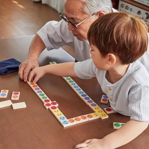 Miniatura 8 de PlanToys Dominó del estado de ánimo para el aprendizaje social emocional inspirado en Montessori Actividad de emparejamiento, reconocimiento