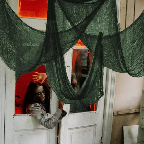 Miniatura 7 de Qtisky Juego de 5 telas de gasa espeluznante de Halloween, tapiz de gasa verde aterrador de Halloween para interiores y exteriores, decoraciones