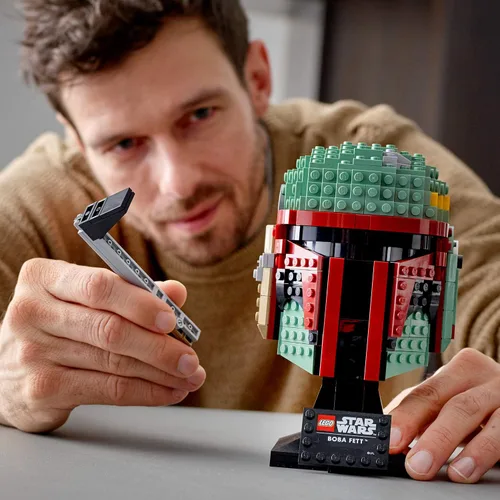 Miniatura 6 de LEGO Star Wars Boba Fett Casco 75277 Kit de construcción, fresco, juego de construcción de personajes coleccionables de Star Wars (625 piezas)